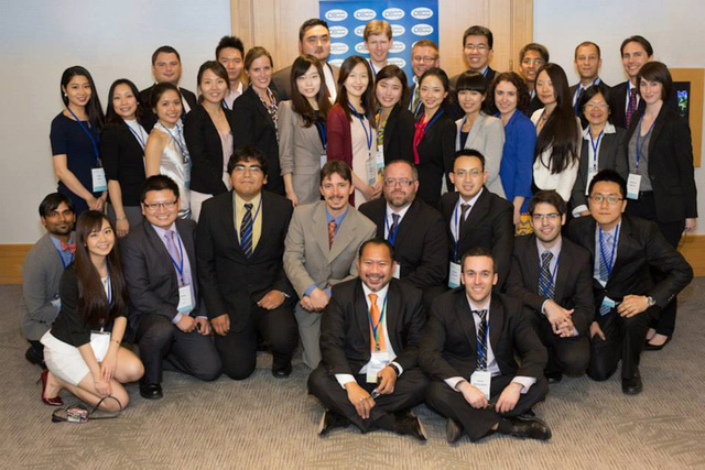  Hương và các bạn từ các nước trong khối PECC tham dự hội thảo thường niên của khối tại Vancouver, Canada. Ảnh: NVCC 