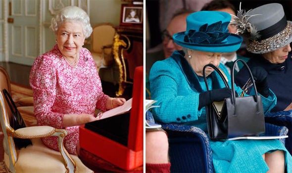  Không chỉ là phụ kiện đi kèm, chiếc túi xách màu đen luôn được Nữ hoàng Anh đem theo bên mình còn chứa đựng bí mật đặc biệt - Ảnh 1.